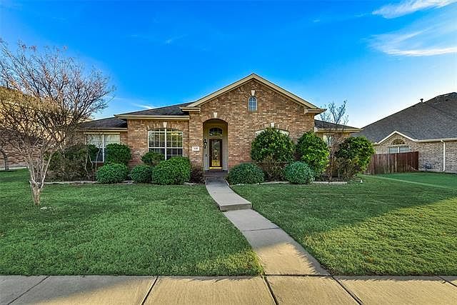 1st image of 620 Azalea Dr