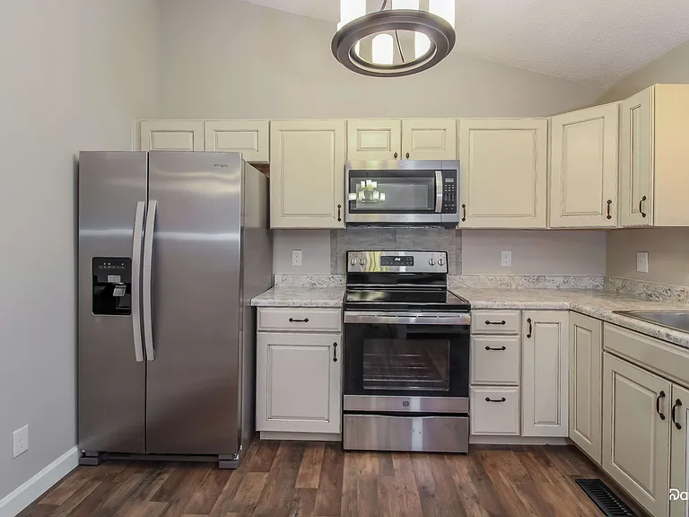 2601 Darden Rd — Photo 3