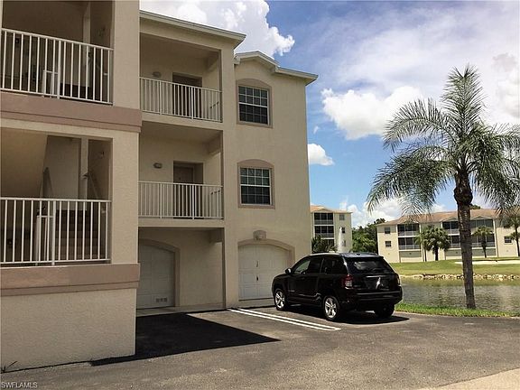 End Unit next to Lake with 2 Car Garage