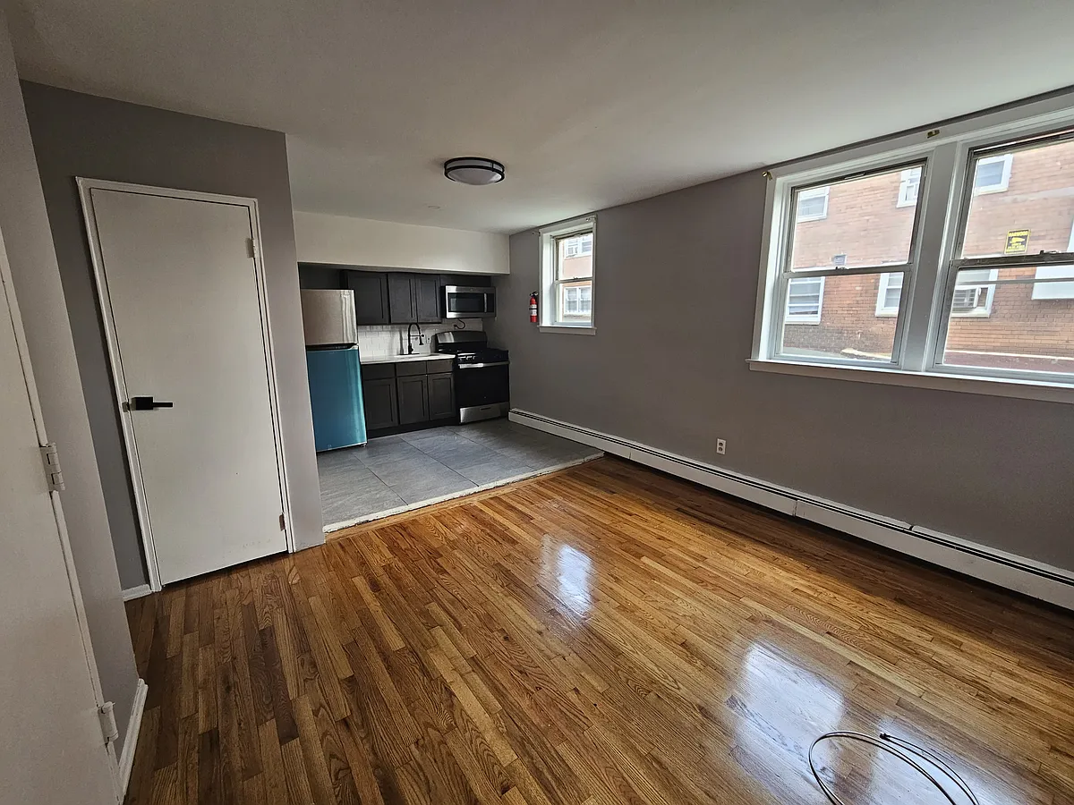 Building Photo - 136 W Jersey St #10