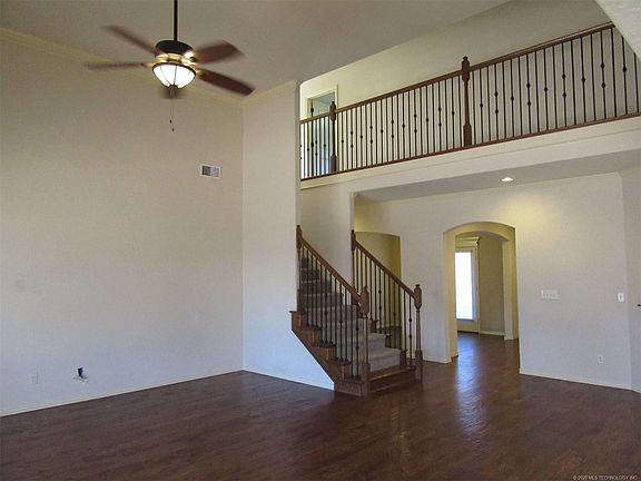 3rd image of 1107 S Magnolia Pl
