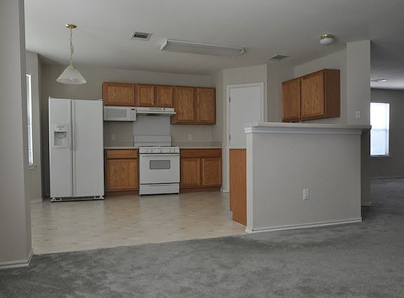 Modern Kitchen-Good Storage