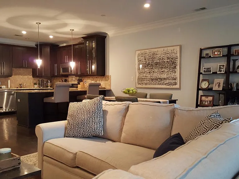 1423 W Belmont Ave #2 — Photo 2