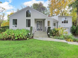 27 Turner Dr, New Rochelle, NY 10804