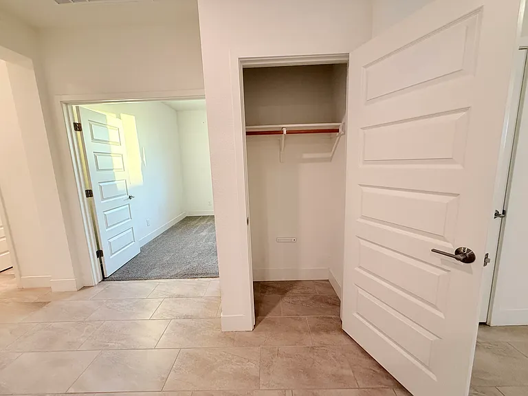 12920 Knightsbrook Ave — Photo 17