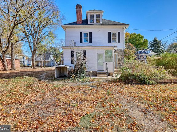 5th image of 220 Central Ave