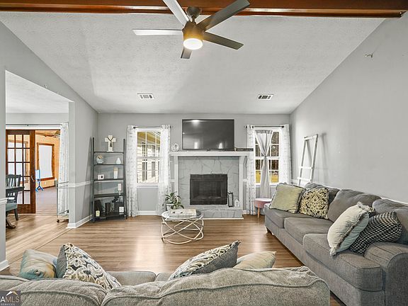 3rd image of 90 Beaver Run Rd