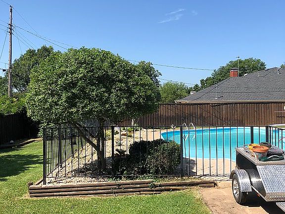 3rd image of 1602 Crescent Dr