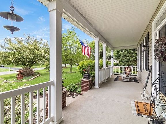 ~ HUGE 7x31 concrete front porch with no maintenance vinyl railings.