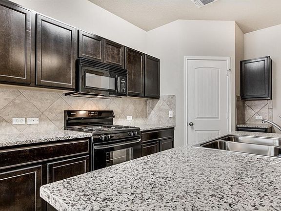 4th image of 401 Sabina Dr