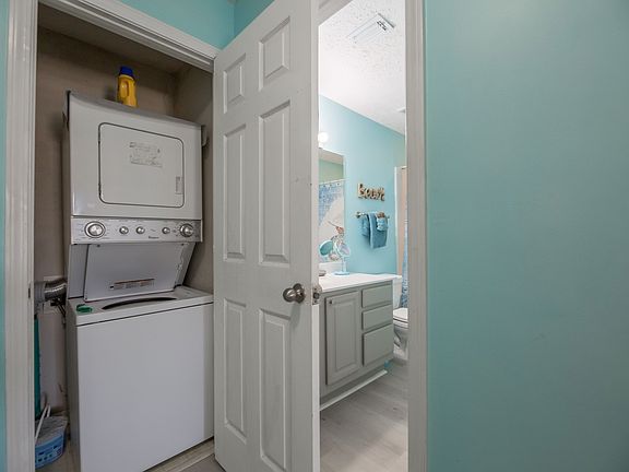 Free washer/dryer in condo.