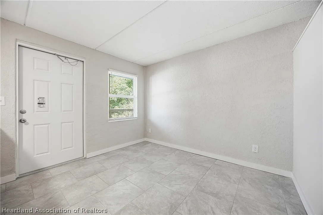 1 bed, 1.0 bath, 500 sqft, $799 — Photo 4