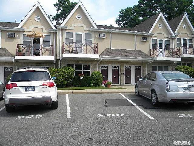 1st image of 205 Cambridge Ct