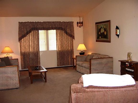 Living Room 24x18-view from kitchen