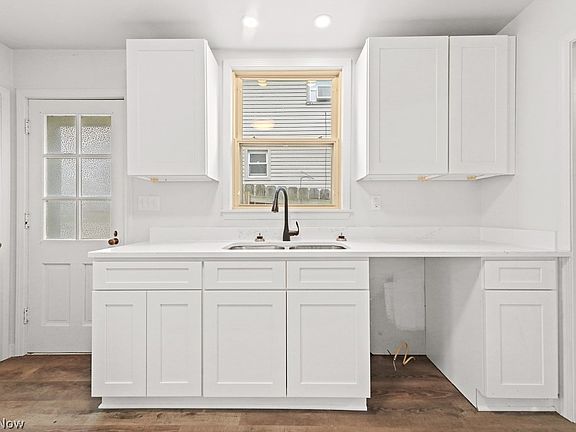 5th image of 1073 Parkside Dr