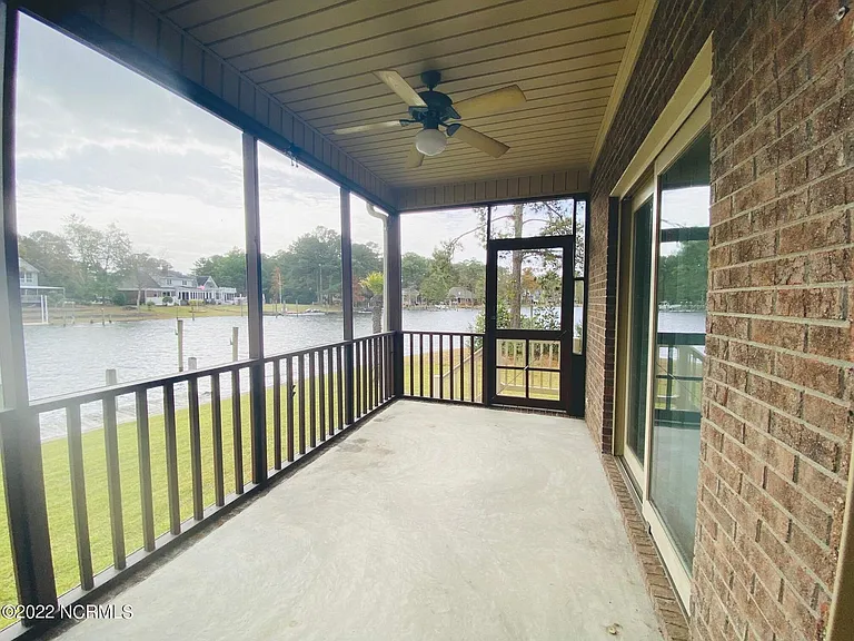 906 Diamond Ct — Photo 9