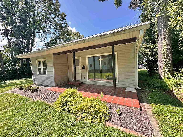 1119 SE Riverside Dr #H — Photo 2