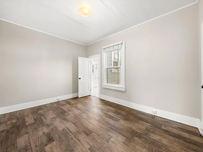 320-322 W Sola St — Photo 13