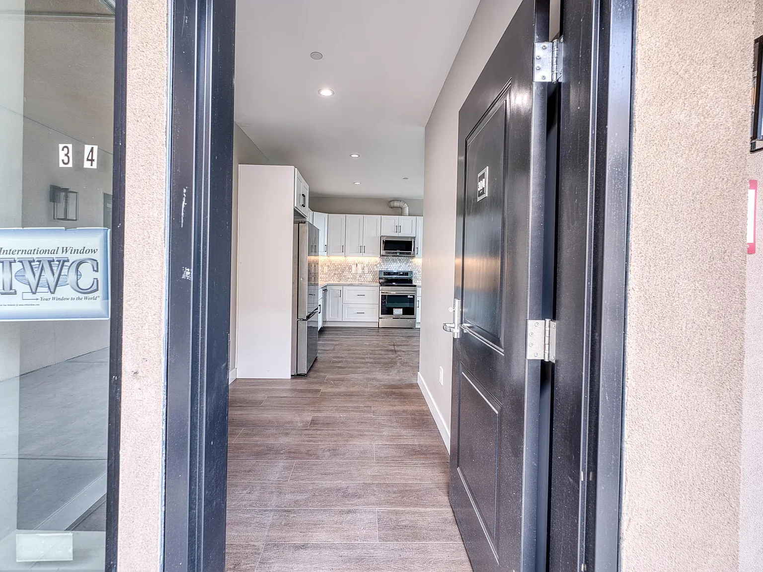 2 bed, 1011 sqft, $4,190 — Photo 2