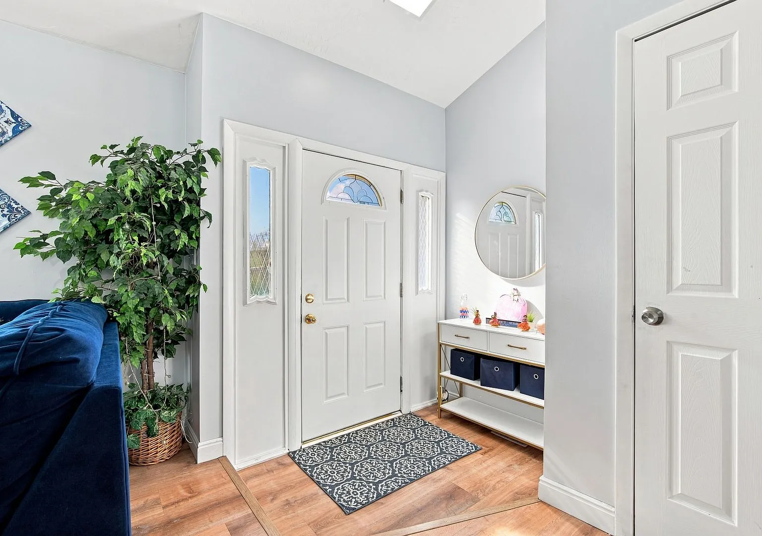 Bright 6 Bed Sandy Home with Mountain Views & Large Backyard!! — Photo 4