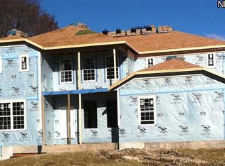 690 Madison Ln, Aurora, OH 44202