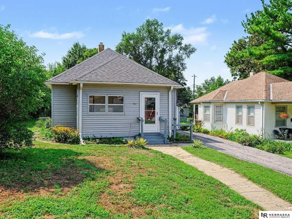 5621 Lake St, Omaha, NE 68104