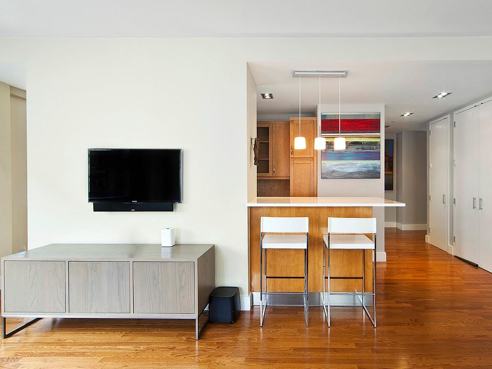 1st image of 200 W 24th St APT 9A