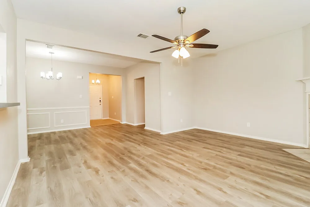 3 bed, 2.0 bath, 1564 sqft, $2,265 — Photo 3
