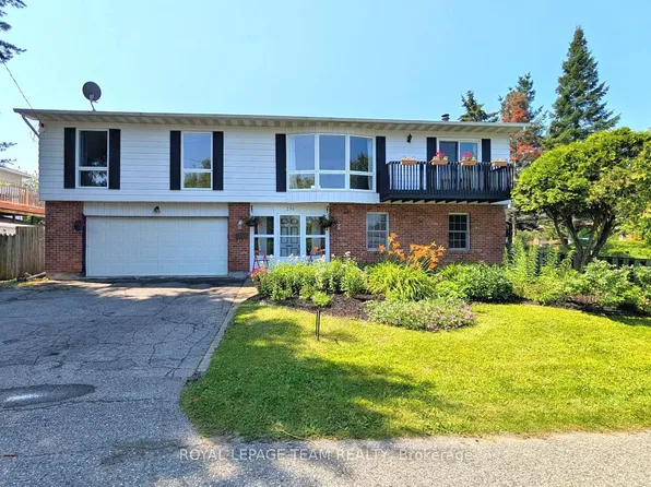 136 James Cummings Ave, Ottawa, ON K2H 8E1