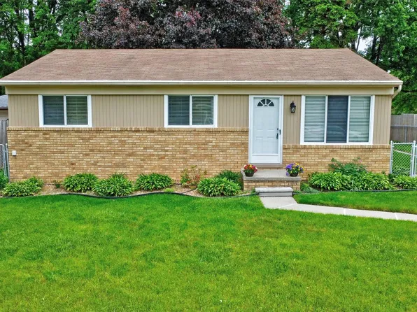 42428 Greenbrier Ln, Clinton Township, MI 48038