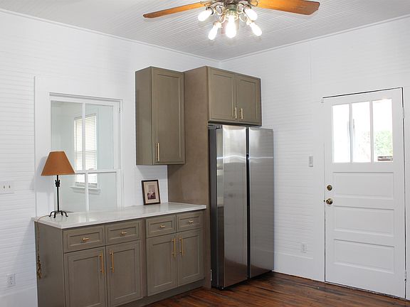4th image of 609 N Bronough St
