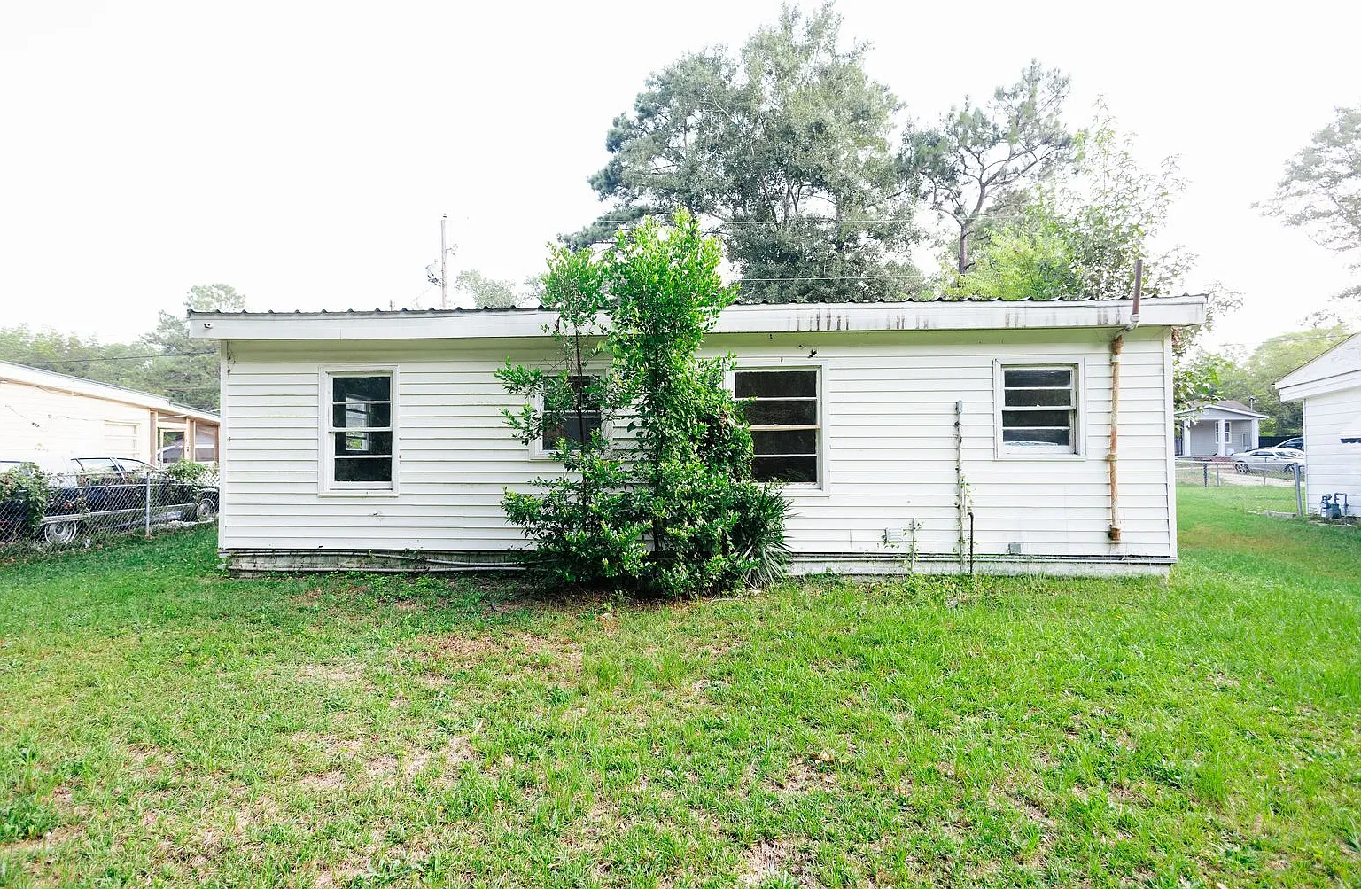 Freshly Renovated 2BR Home for Rent 4170 Palace Ave! — Photo 4