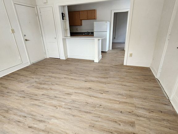 2nd image of 2751 Campbell St #5