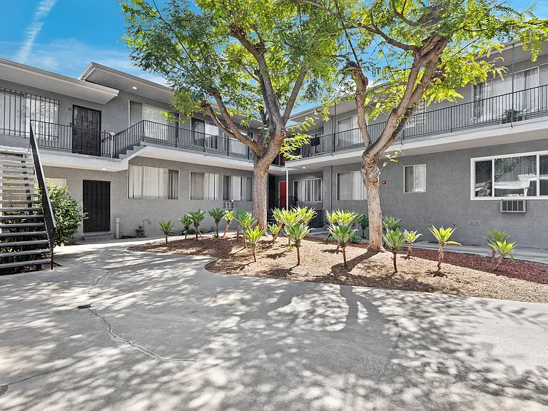 Baldwin Hills Apartments — Photo 5