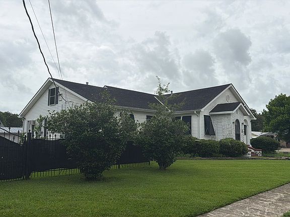 3rd image of 211 Church St