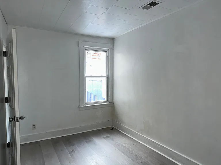 336 Broad St — Photo 16