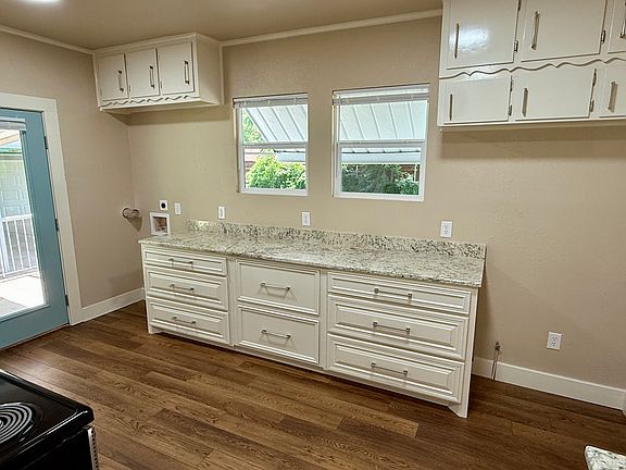 4th image of 4615 Rockwood Dr