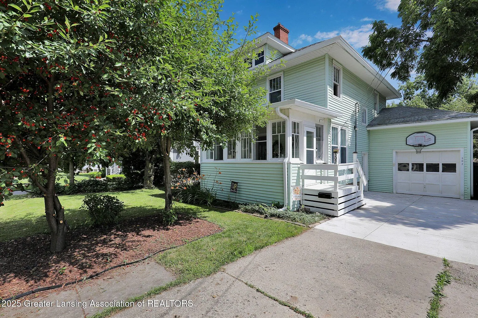 302 E State St photo 1