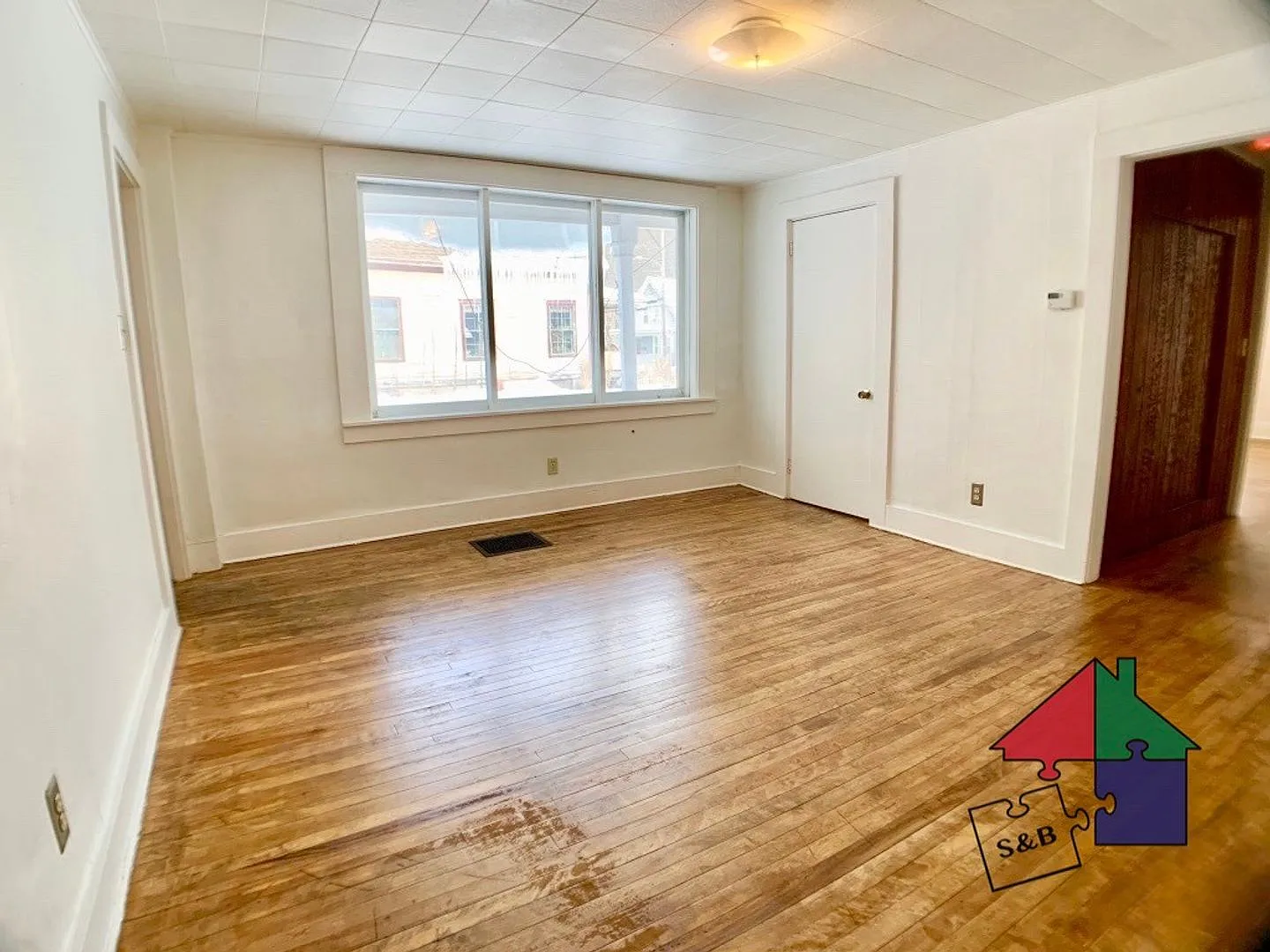 300 Elm St — Photo 2