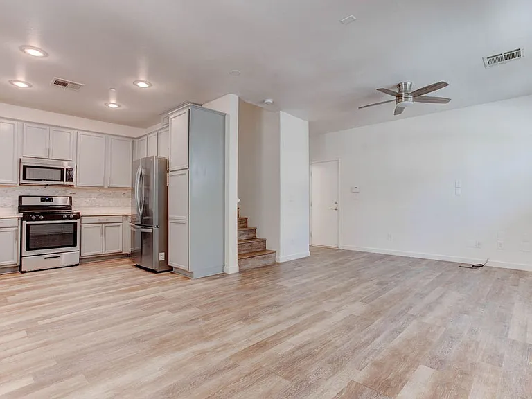 2049 Rockburne St — Photo 4