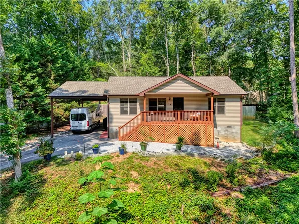 114 Summersweet Ln, Seneca, SC 29672