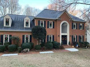 923 Forest Pond Dr, Marietta, GA 30068