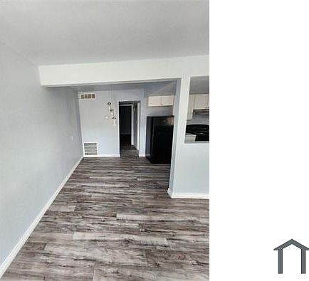 4th image of 510 McKellar Cir #2