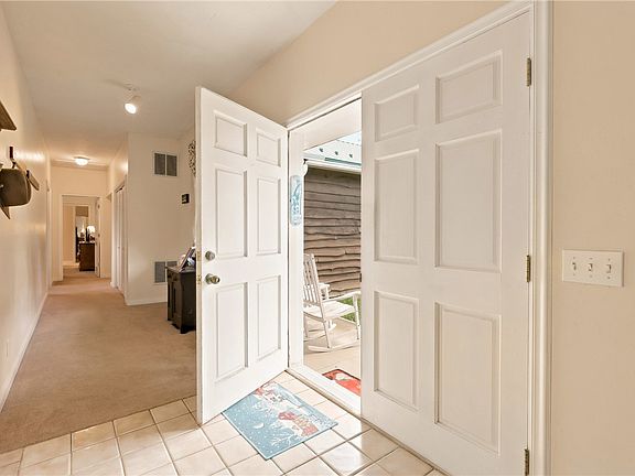 4th image of 555 Blough Rd