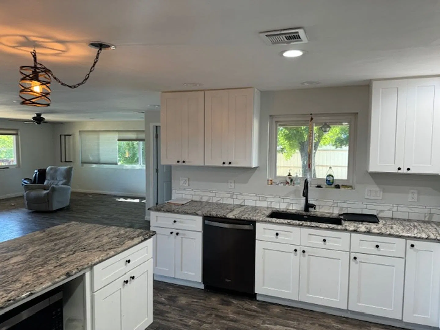 Spacious And Private Large Home With Swimming Pool — Photo 3