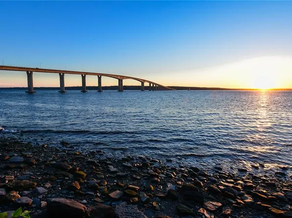 139 Seaside Dr, Jamestown, RI 02835