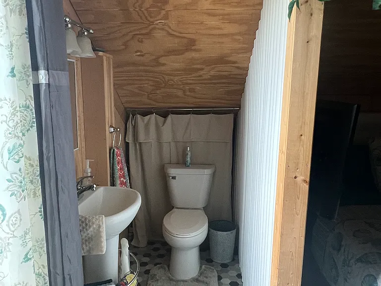 8960 Court St — Photo 11
