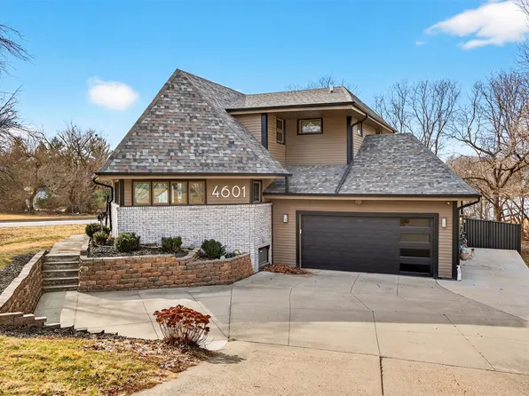 4601 Ashworth Rd, West Des Moines, IA 50265