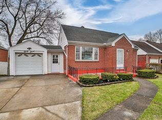 37 Pinevale Ct, Cheektowaga, NY