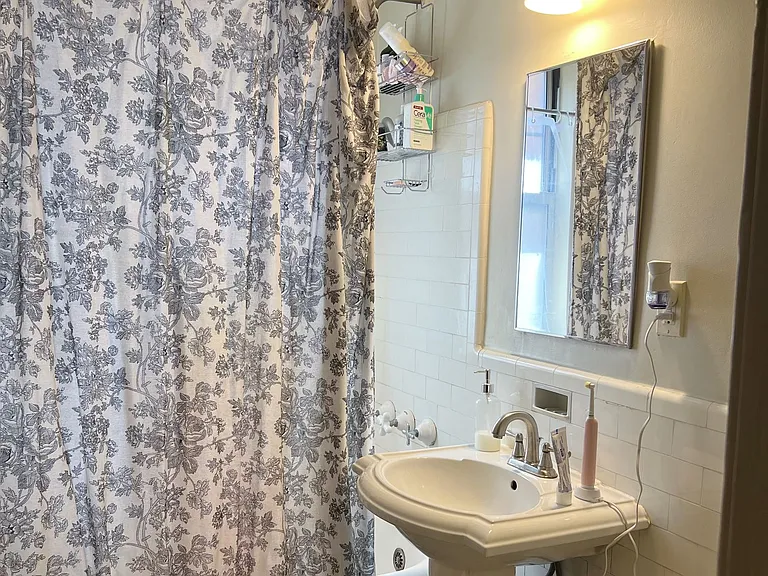 Elliott Apartments — Photo 8